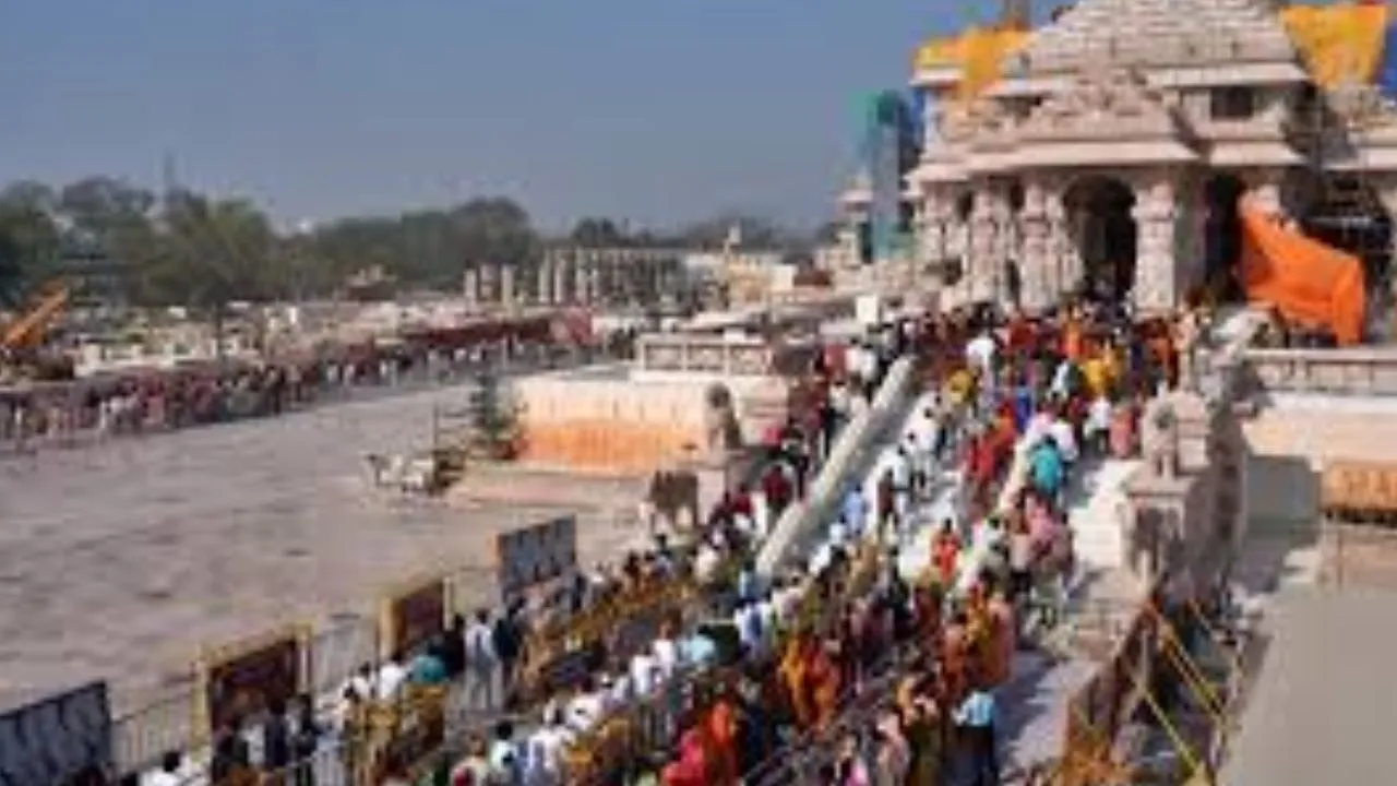  जयपुर, शिमला और मनाली नहीं... युवाओं को भा रही रामनगरी की आध्यात्मिक गर्माहट, नए साल पर चढ़ा सेल्फी फीवर