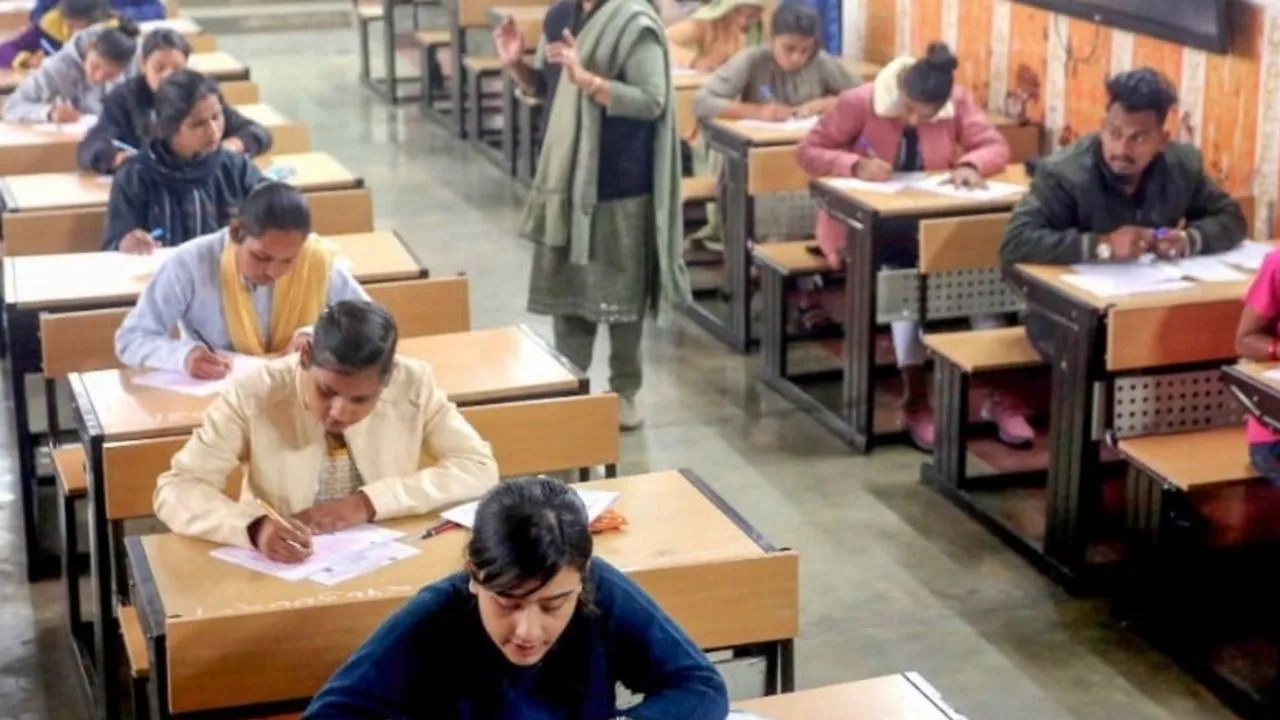 UP Board 2026: पहली बार एग्जाम की पूर्ण रिहर्सल, निर्धारित केंद्रों पर होगी मॉडल परीक्षा