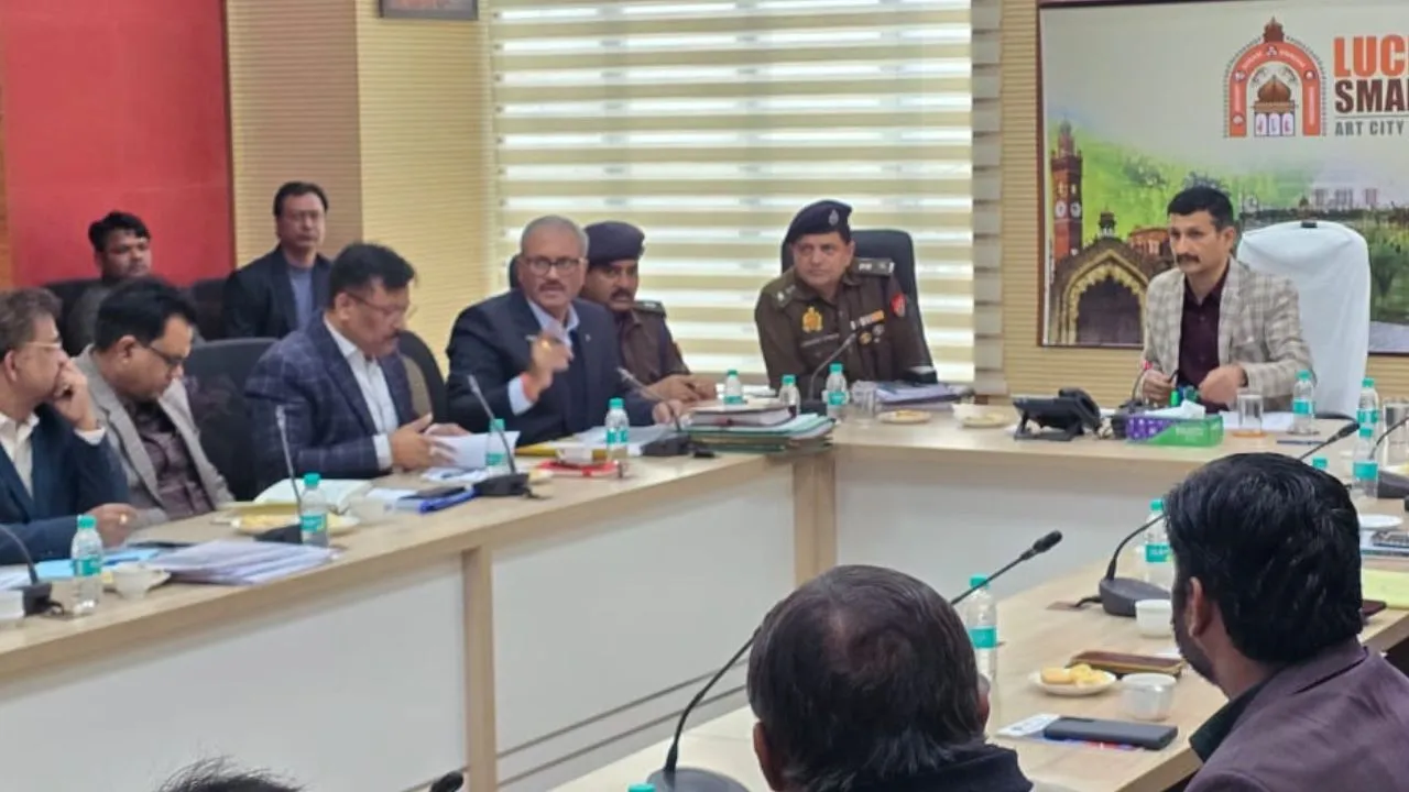  सड़क दुर्घटनाओं में मदद करने वाले 26 को होंगे सम्मानित, जिलाधिकारियों को निर्देश...अभियान चलाकर ब्लैक स्पॉट पर किये जाए सुधार 