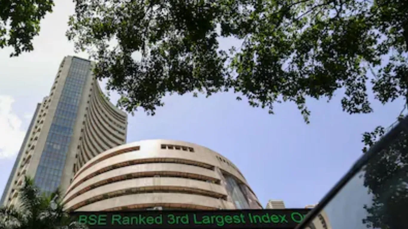 Stock Market Closed: RBI रेपो रेट में कटौती से उछला शेयर बाजार, 447 अंक चढ़ा सेंसेक्स... बैंकिंग और वित्तीय कंपनियों के शेयरों में तेजी