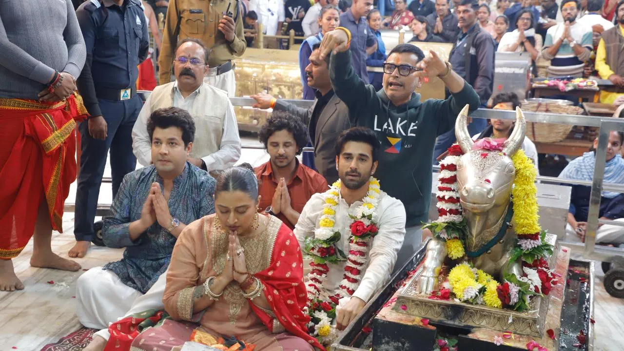  'राहु केतु' की टीम ने किये महाकालेश्वर के दर्शन, अपने अपकमिंग प्रोजेक्ट के लिए पुलकित सम्राट ने मंदिर में की पूजा अर्चना 