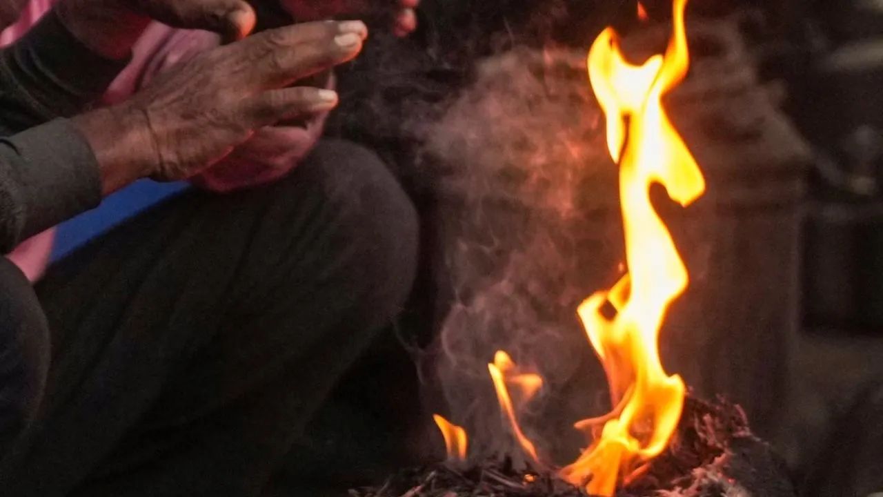 अंगीठी जलाकर सो रहे परिवार के चार लोगों की दम घुटने से एक ही मौत,चार गंभीर 