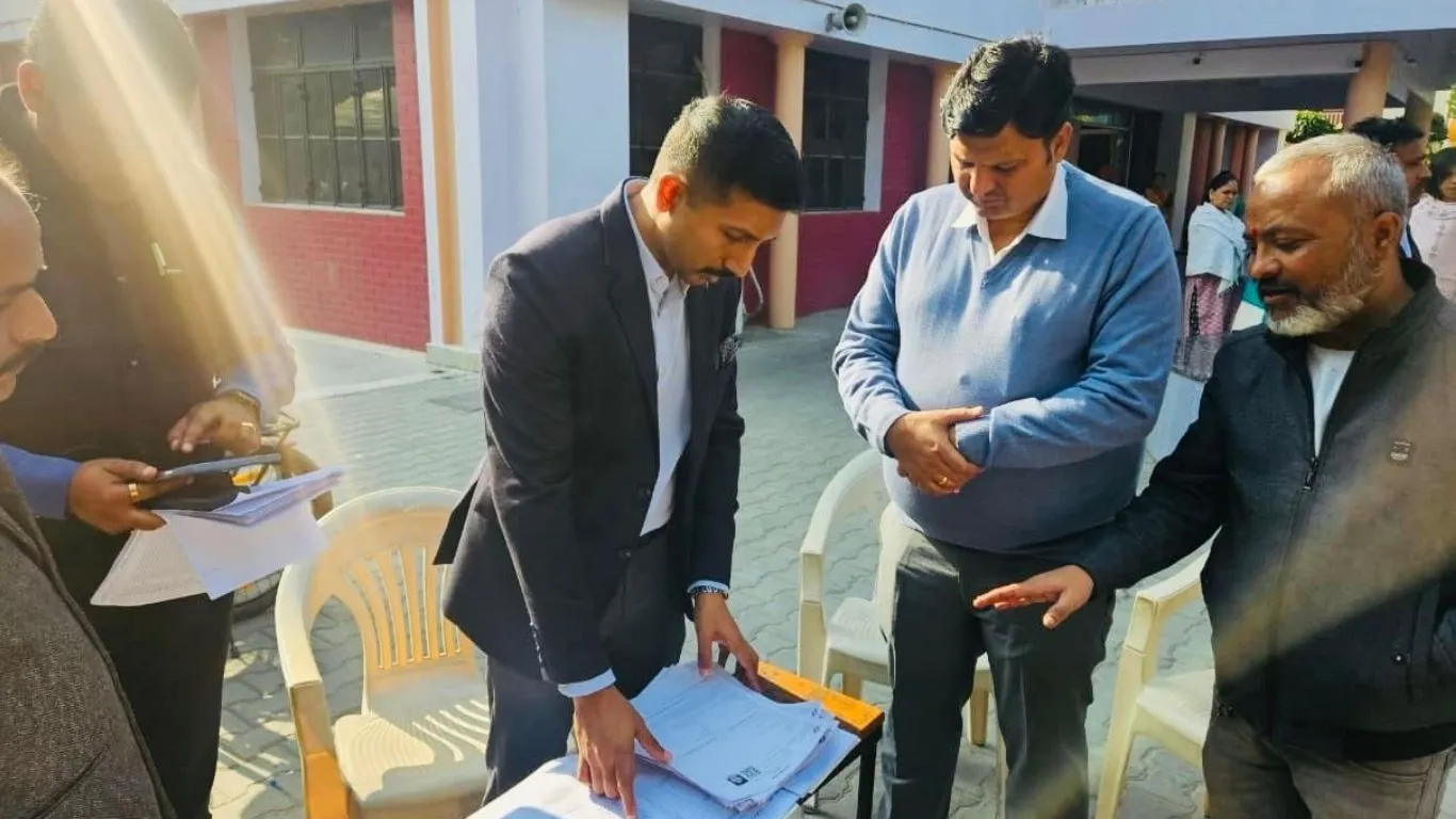 निरीक्षक, कोटेदार और ADO पंचायत भी करेंगे SIR कलेक्शन;  DM के निर्देश, BLO करें किसी भी शंका का तत्काल समाधान 