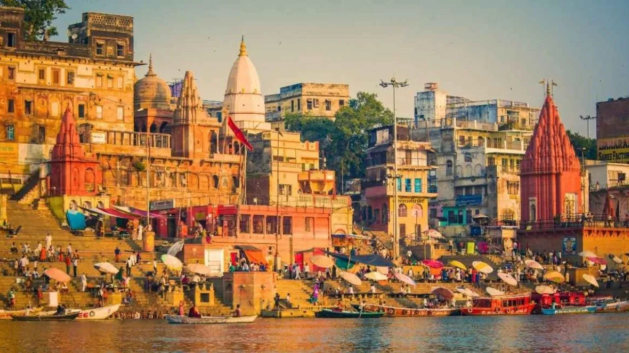 Worldwide आकर्षण का केंद्र बना वाराणसी:  विदेशी पर्यटकों को खूब भा रही शिव की नगरी, हर दिन आकड़ों में हो रही बढ़ोत्तरी