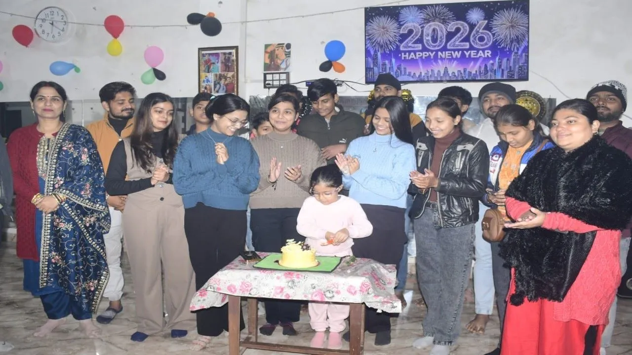 बाराबंकी : ठंड पर भारी पड़ा नए साल का जोश, 2026 का शानदार स्वागत