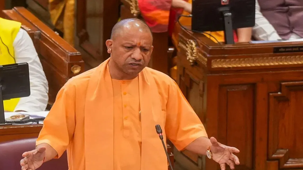 UP Assembly : ‘वंदे मातरम’ पर सदन में चर्चा, सीएम योगी बोले- कांग्रेस ने आपातकाल ‘थोपकर’ संविधान का गला दबाने का किया कार्य