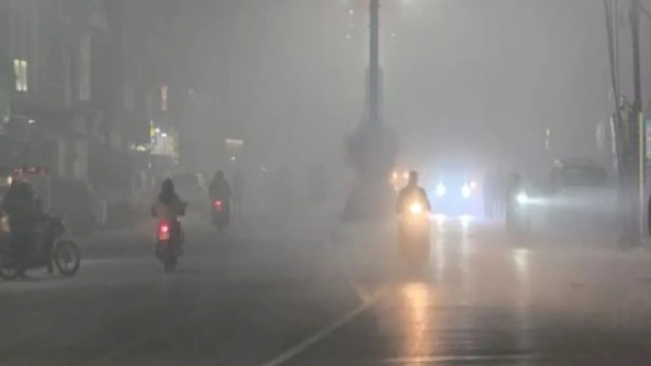लखनऊ:  20 दिसंबर तक रहेगा घने कोहरे का प्रकोप, 12वीं तक के सभी स्कूल सुबह 9 बजे से खुलेंगे