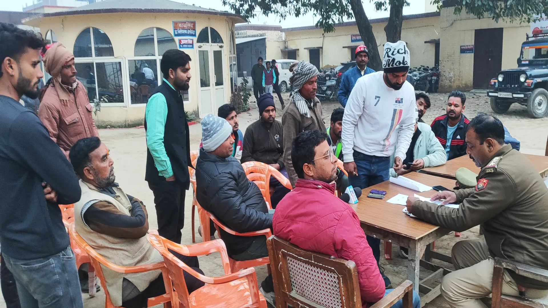 Bareilly : किशोरी को ले जा रहे थे गैर समुदाय के दो युवक, लव जिहाद के आरोप में हंगामा