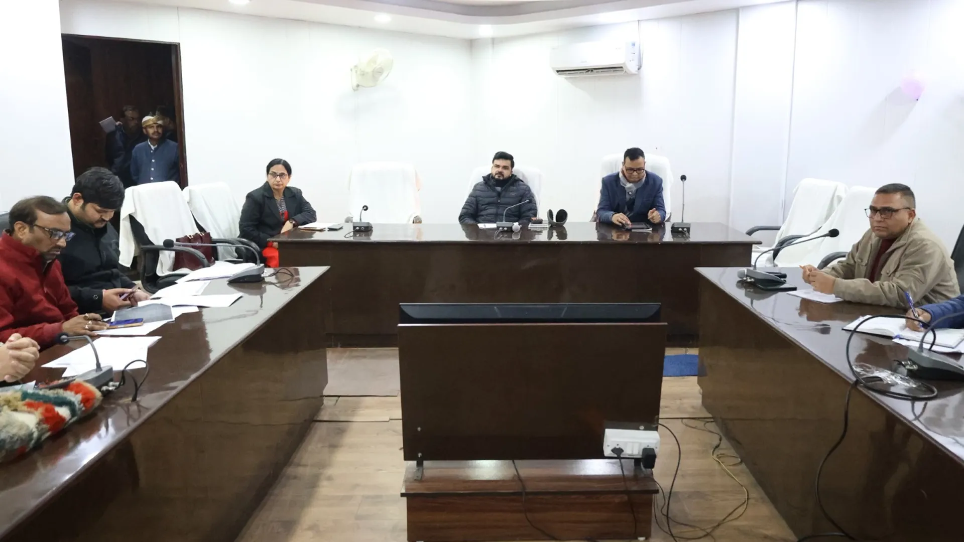 रामपुर : आयुष्मान कार्ड बनाने में धीमी गति से डीएम नाराज, होगी कार्रवाई