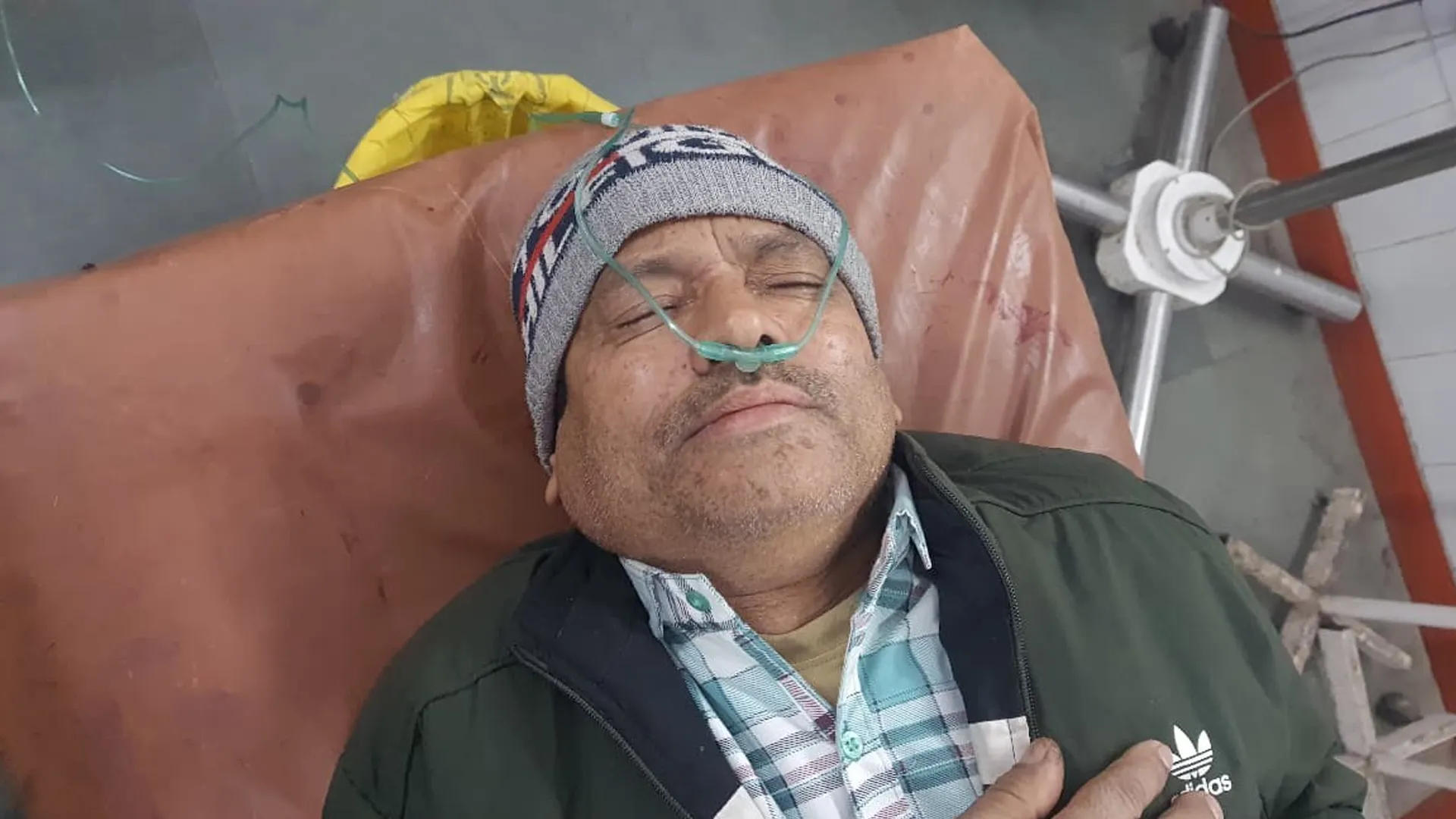 रामपुर : सदर तहसील में अमीन ने छिड़का पेट्रोल, मचा हडंकंप