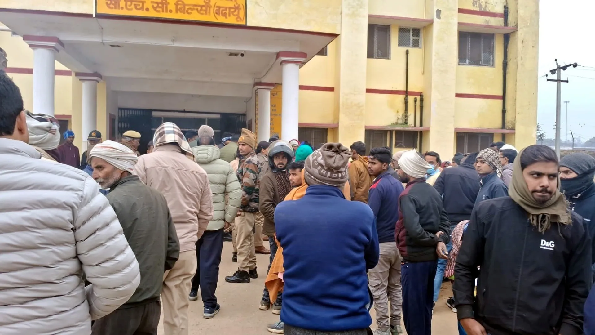 बदायूं : प्रसव के दौरान जच्चा-बच्चा की मौत, परिजनों ने किया हंगामा