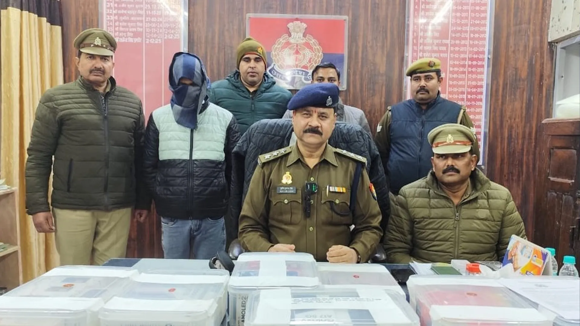 बदायूं : दुकान से नहीं हुई चोरी, दुकानदार ने छिपाए थे मोबाइल फोन