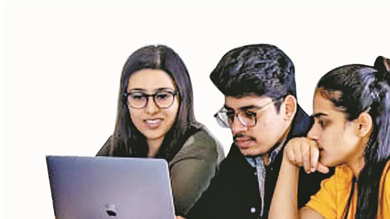 बदलती इकोनॉमी में कॉमर्स स्ट्रीम के लिए बेस्ट करियर ऑप्शन
