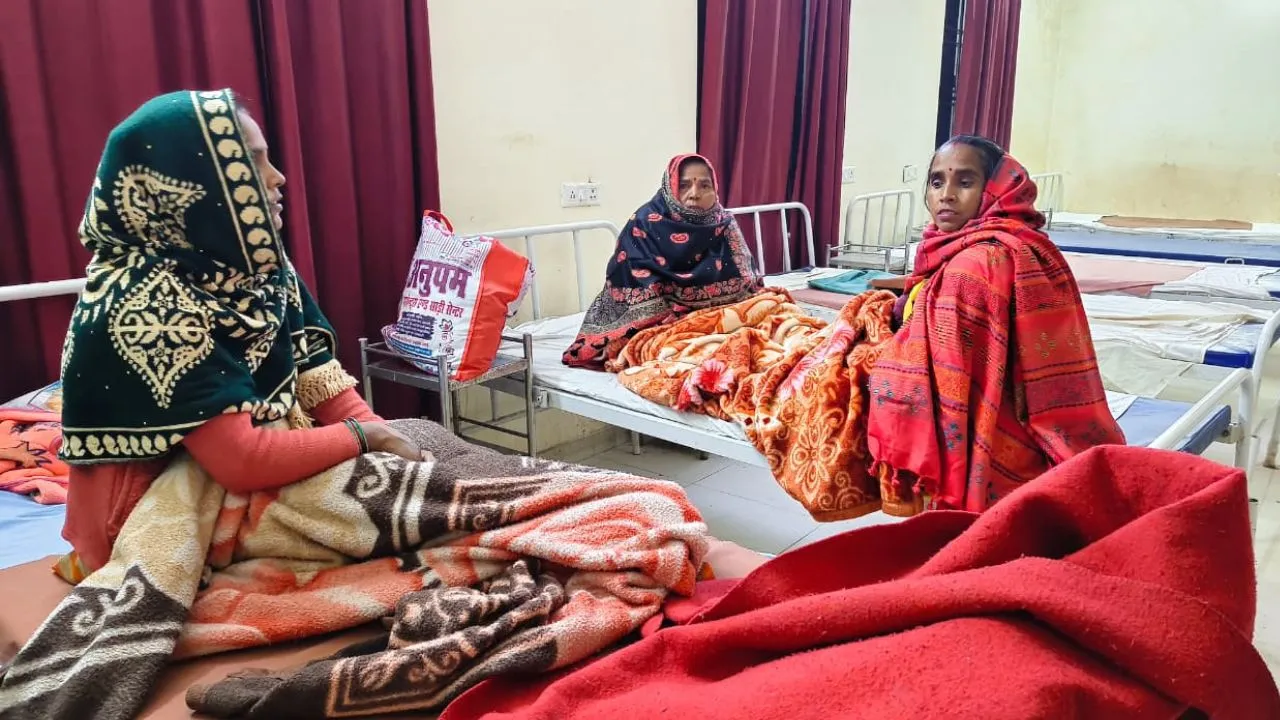 सीएचसी में प्रसूताओं, मरीजों को ठंड से बचाव के इंतजाम नाकाफी,  घर से कंबल-रजाई लाने को मजबूर परिजन