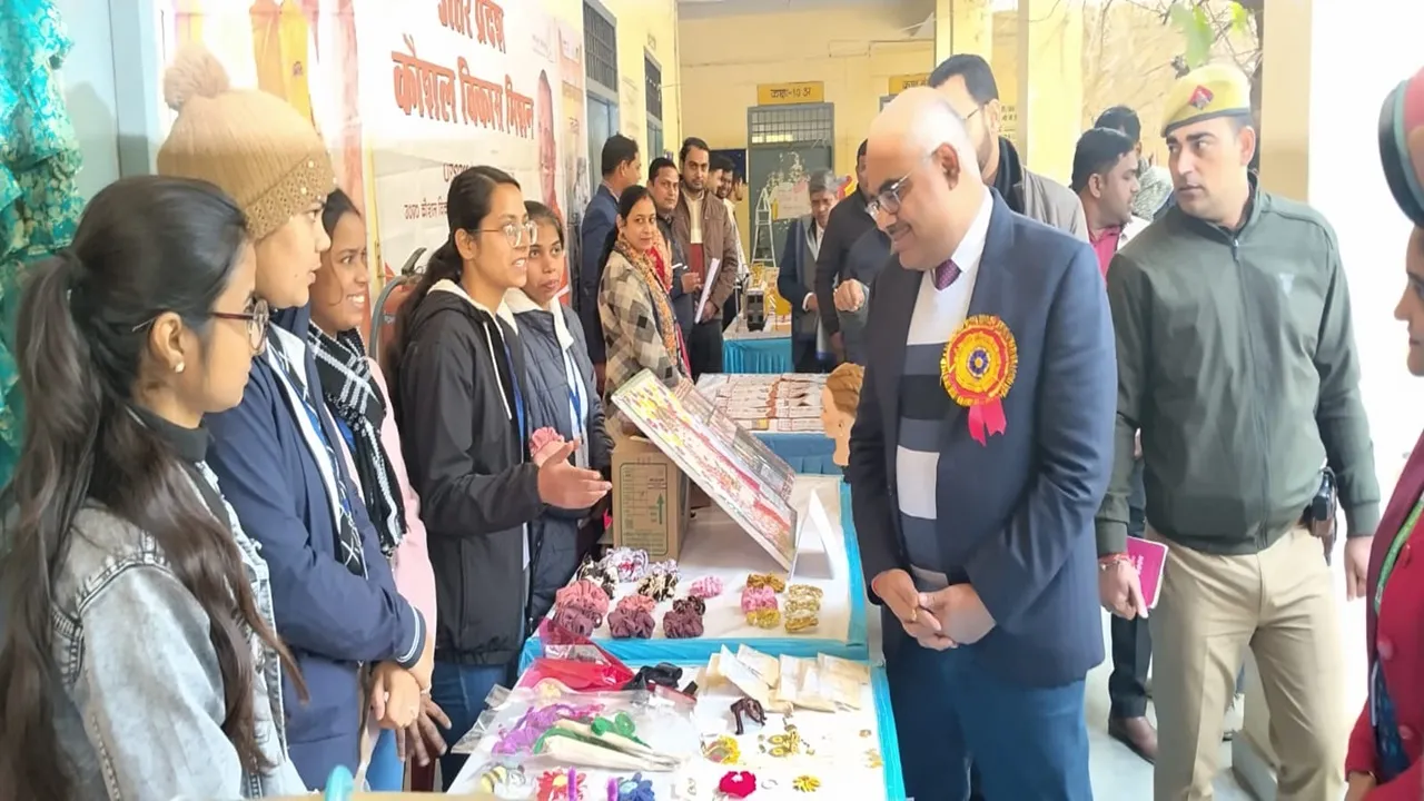 कानपुर : चुन्नीगंज जीजीआईसी में कई सीख दे गई नवप्रवर्तन प्रदर्शनी, विजेताओं को किया गया पुरस्कृत 