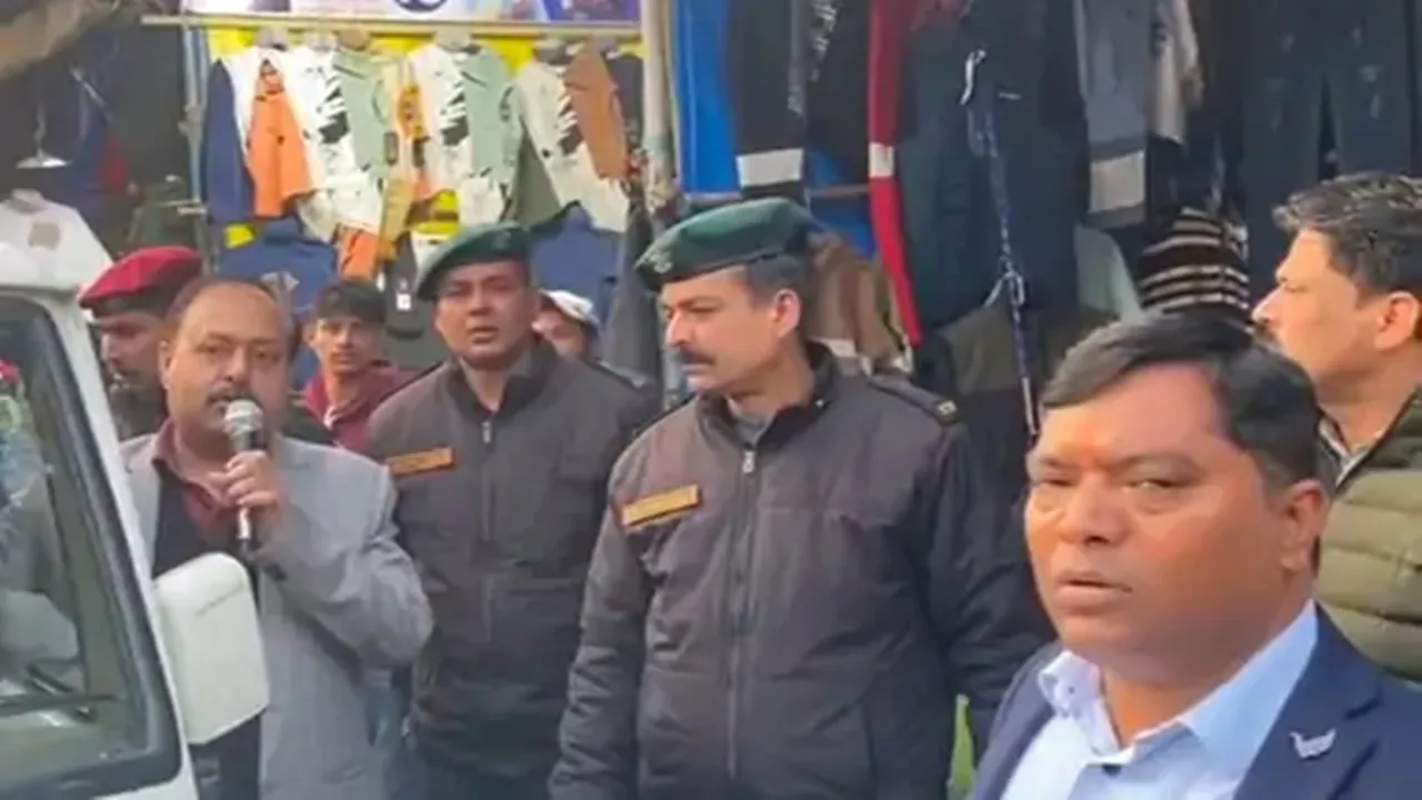 अतिक्रमण मुक्त हुई सहारनपुर की तिब्बत मार्केट, बुलडोजर कार्रवाई से डरे दुकानदारों ने खाली की जगह  