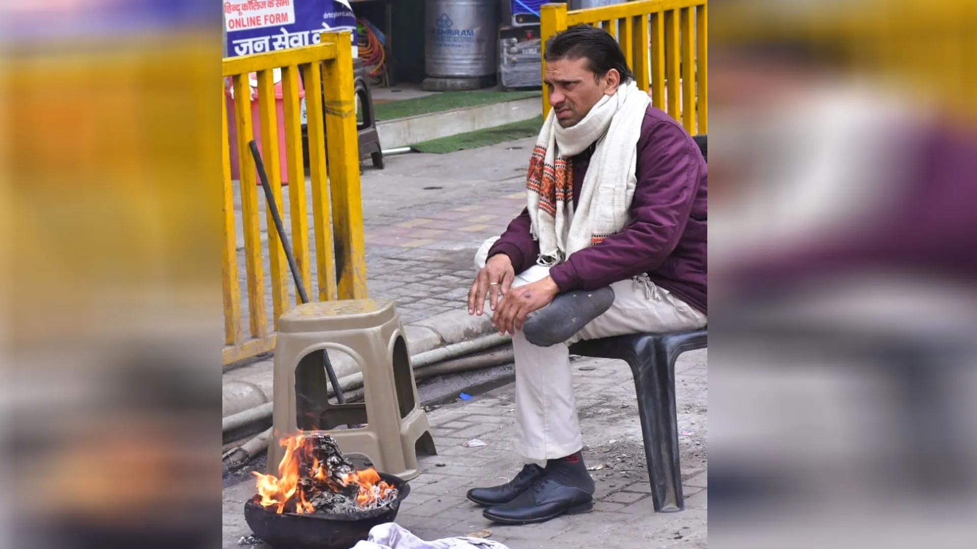 Moradabad: सुबह कोहरे की चादर, दोपहर में धूप से मिली राहत, शाम होते ही ठंडी हवा चली तो अलाव का सहारा