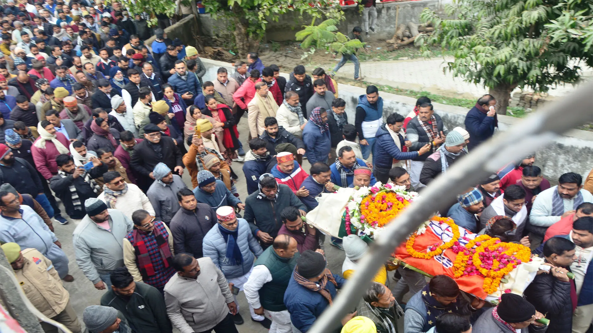 Bareilly: हजारों नम आंखों ने दी फरीदपुर के ''लाल'' को अंतिम विदाई, शोक में बंद रहा बाजार
