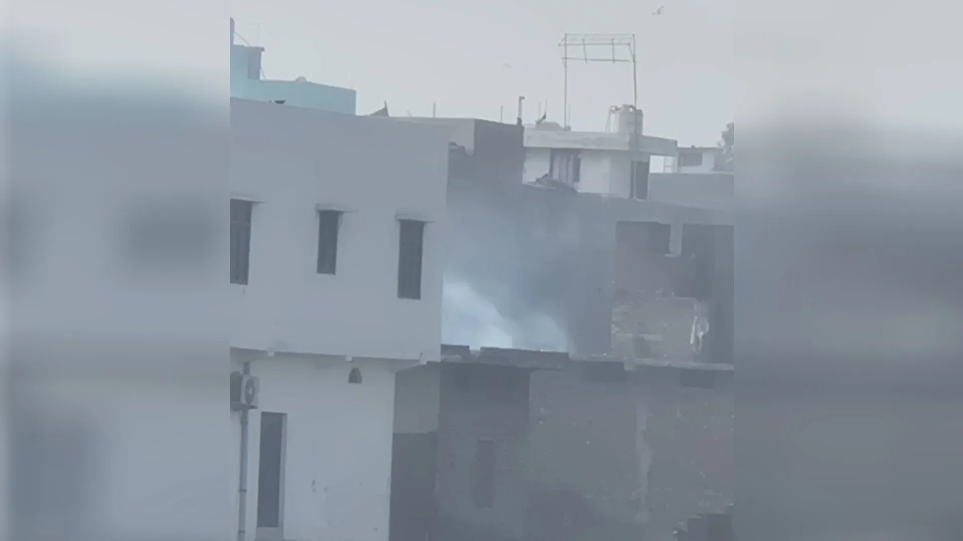 Moradabad : काले धुएं के रूप में जहर उगल रही प्लास्टिक, ई-कचरा व पीतल गलाने की भट्ठियां