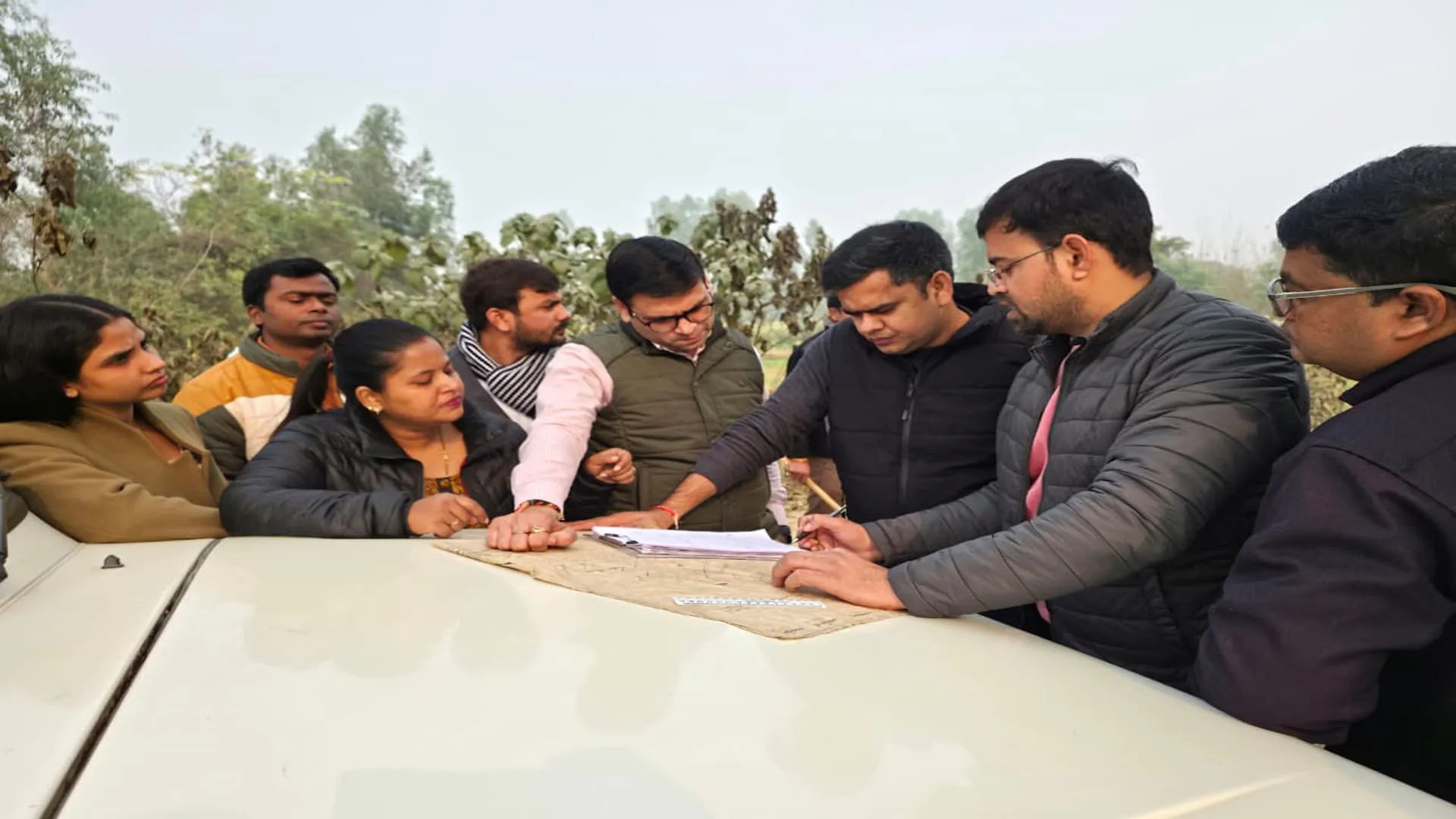 Bareilly: दबंगों की हेकड़ी निकली...बरातघर निर्माण का रास्ता साफ, भारी फोर्स की मौजूदगी में पैमाइश