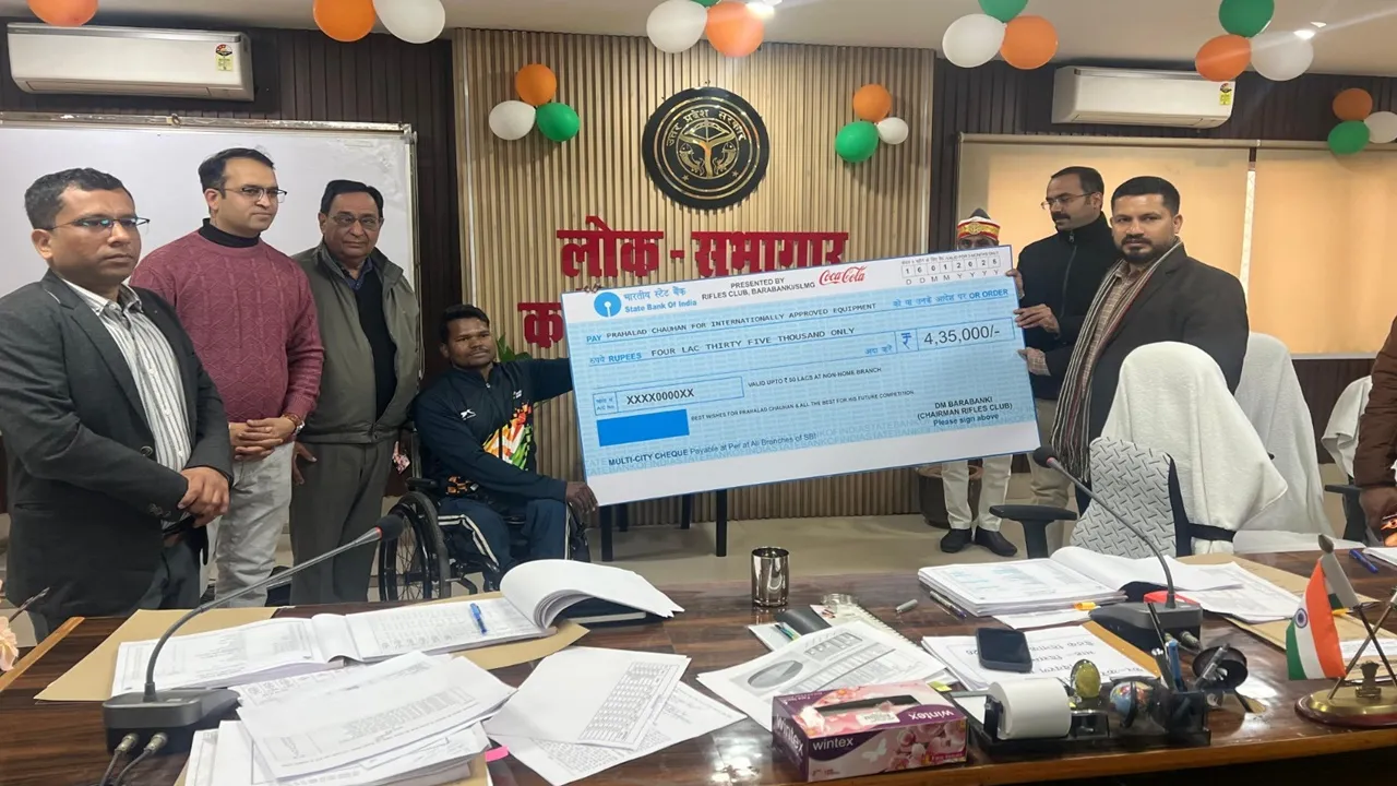 बाराबंकी : पैरा बैडमिंटन खिलाड़ी प्रह्लाद चौहान को जापानी व्हीलचेयर के लिए 4.35 लाख की मदद