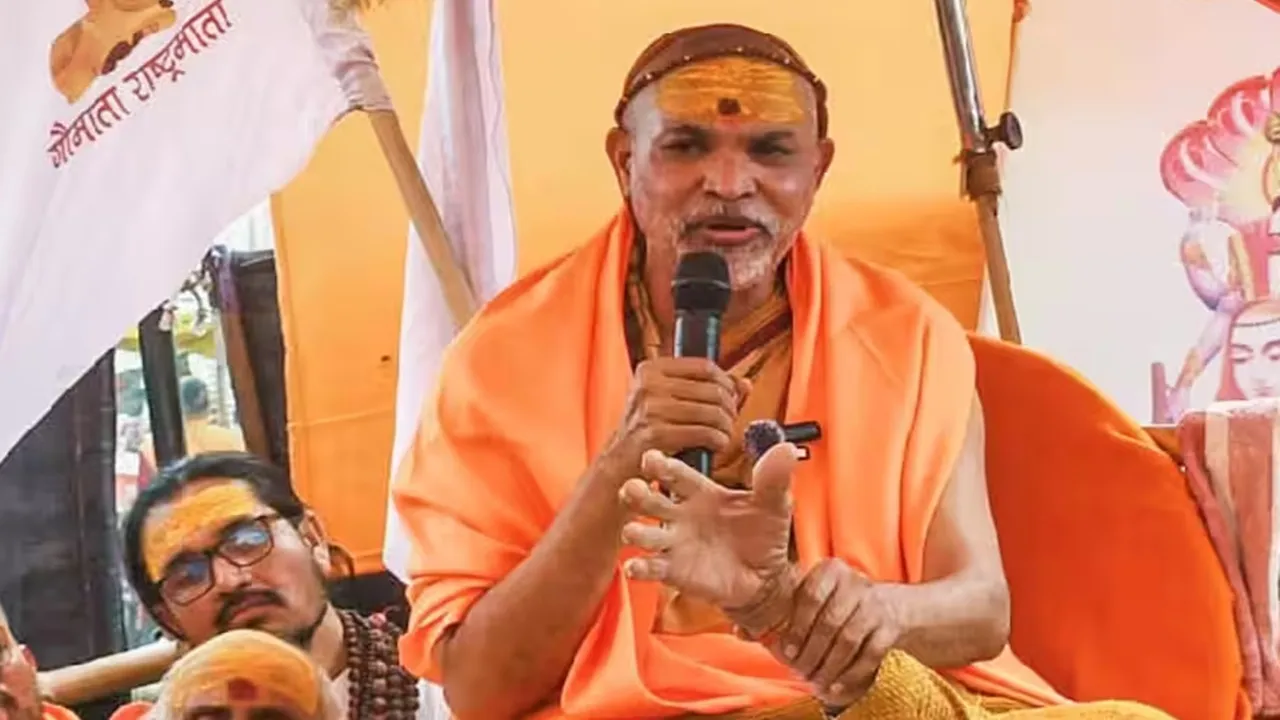 माघ मेले में धरने पर बैठे शंकराचार्य अविमुक्तेश्वरानंद की बिगड़ी तबीयत, गौ प्रतिष्ठा यात्रा स्थगित