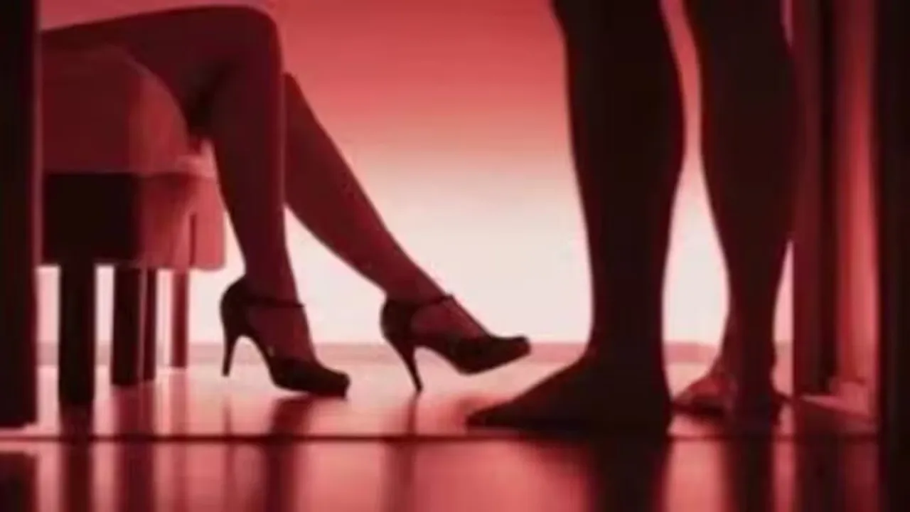 प्रयागराज में सेक्स रैकेट का भंडाफोड़, चार युवक और 4 युवतियां गिरफ्तार 