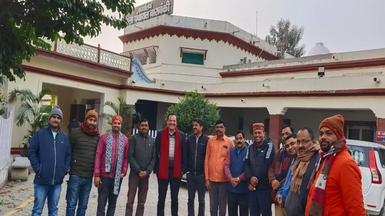 बाराबंकी : कैशलेस चिकित्सा का फैसला ऐतिहासिक, शिक्षक संघ ने जताया आभार