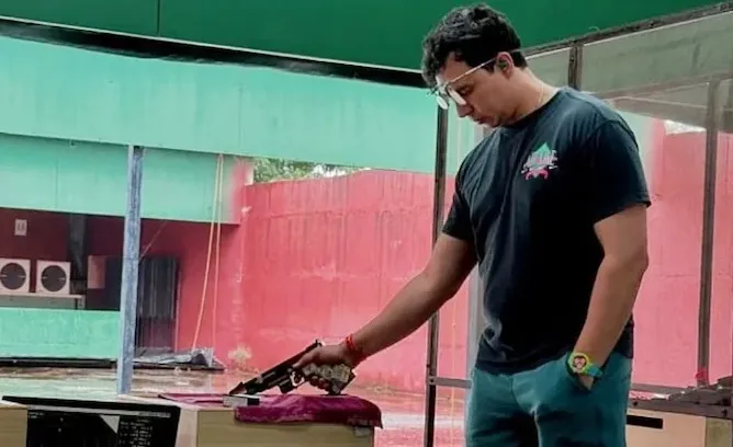 होटल के कमरे में किया यौन उत्पीड़न...  नाबालिग शूटर ने नेशनल कोच पर लगाया आरोप, एफआईआर दर्ज,  NRAI ने किया निलंबित