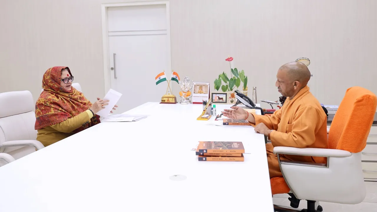 कानपुर : विवादों के बीच सीएम योगी से मिलीं महापौर, चर्चा हुई तेज