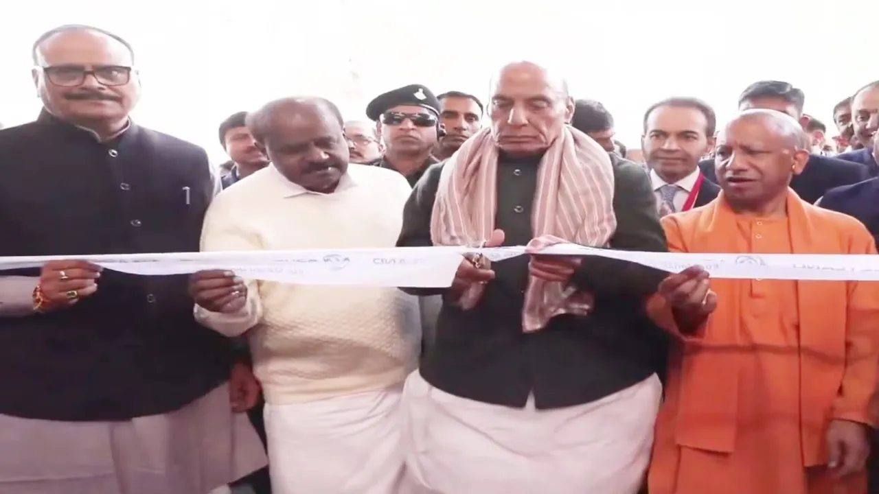 भारत अब कमजोर नहीं : राजनाथ सिंह बोले- हम खुद बना रहे अपने हथियार, इसमें UP का अहम योगदान 