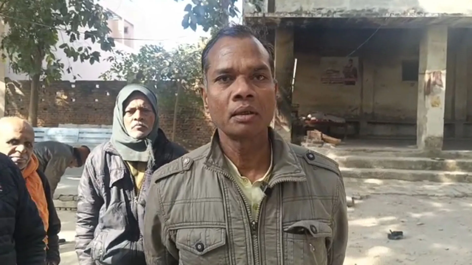 Bareilly: श्मशान के चौकीदार की मौत के बाद कुत्तों ने नोच डाला शव