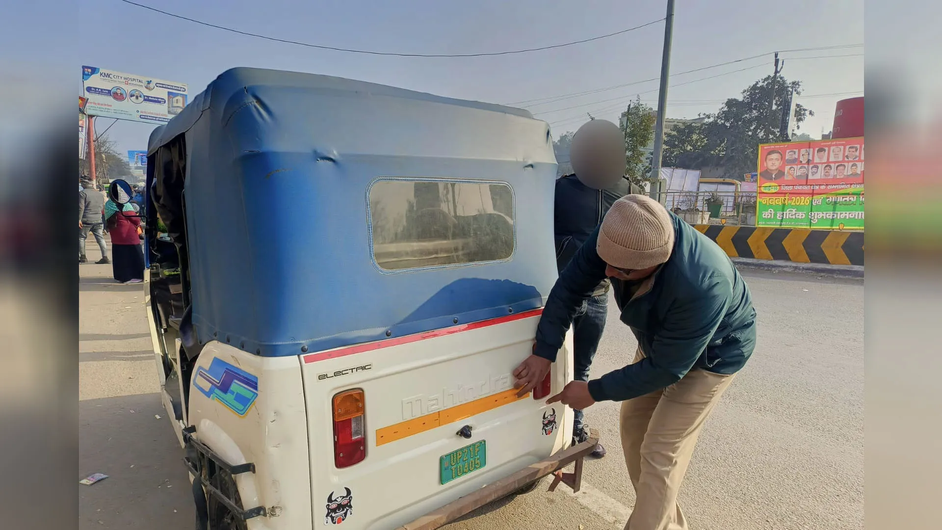 Moradabad: सड़क सुरक्षा माह में सख्ती, बिना हेलमेट वालों को नहीं मिलेगा पेट्रोल