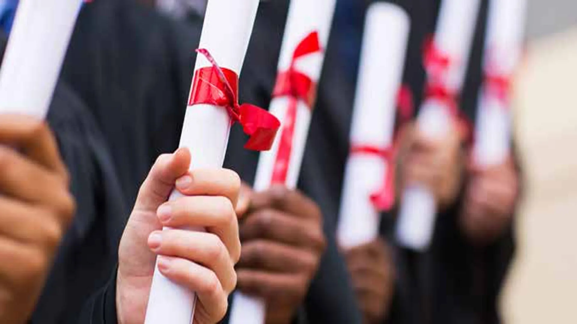 Bareilly : डी फार्मा का कोर्स कराने के नाम पर नौ लोगों से ठगी...फर्जी डिग्री का खुला राज