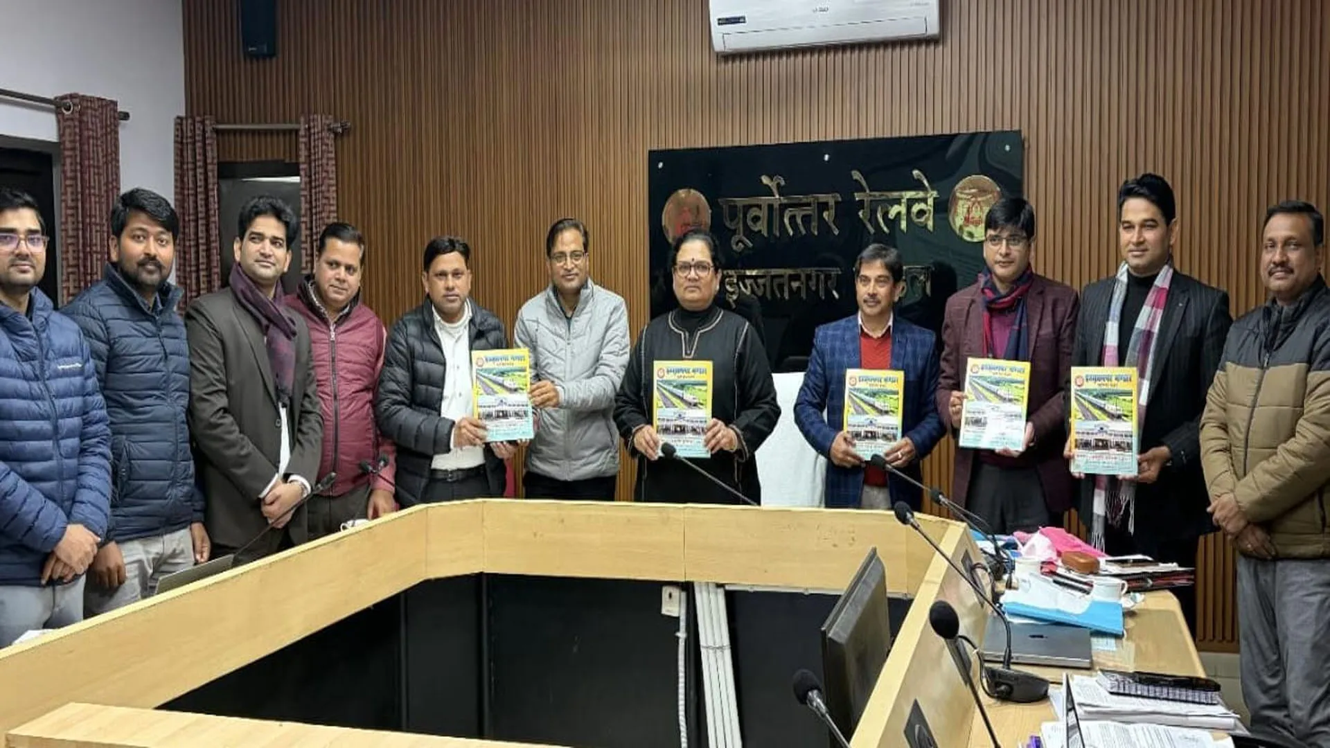 Bareilly: इज्जतनगर मंडल रेल प्रबंधक बोलीं, कोहरे में ट्रेन संचालन बड़ी चुनौती 