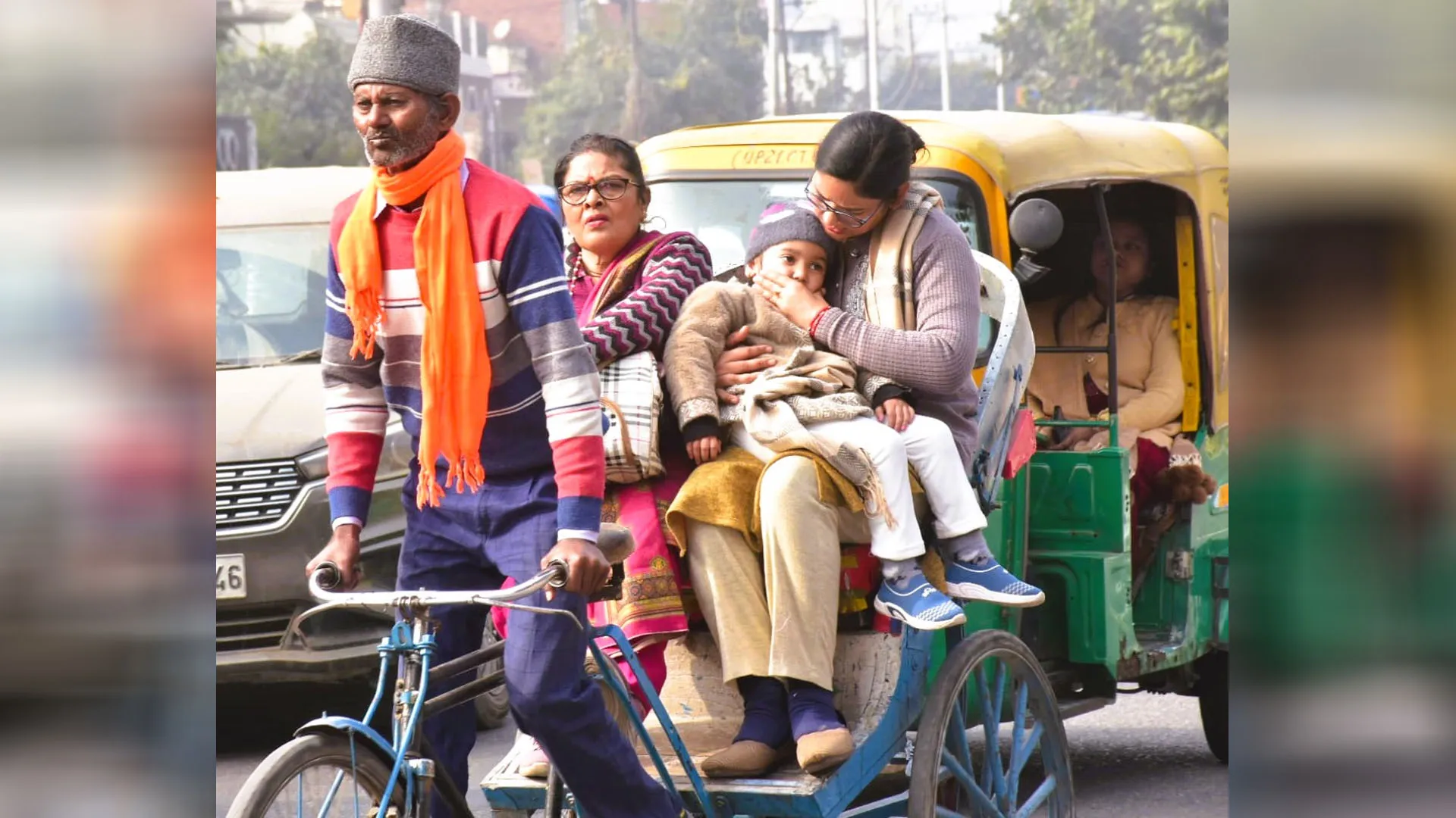 Moradabad: न धूप, न राहत...बर्फीली हवा से ठिठुरा महानगर, न्यूनतम तापमान 8 डिग्री लुढ़का