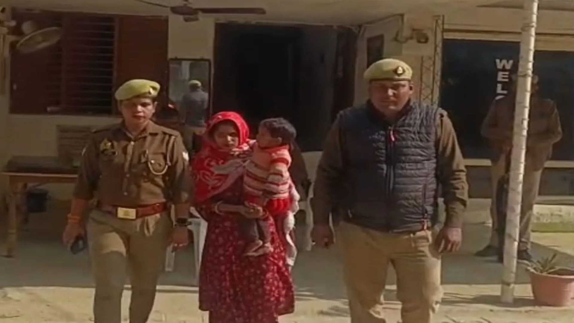 UP: जमीन न बेच सके इसलिए काट डाले ससुर के दोनों अंगूठे...दोस्त के साथ मिलकर बहू ने किया था हमला