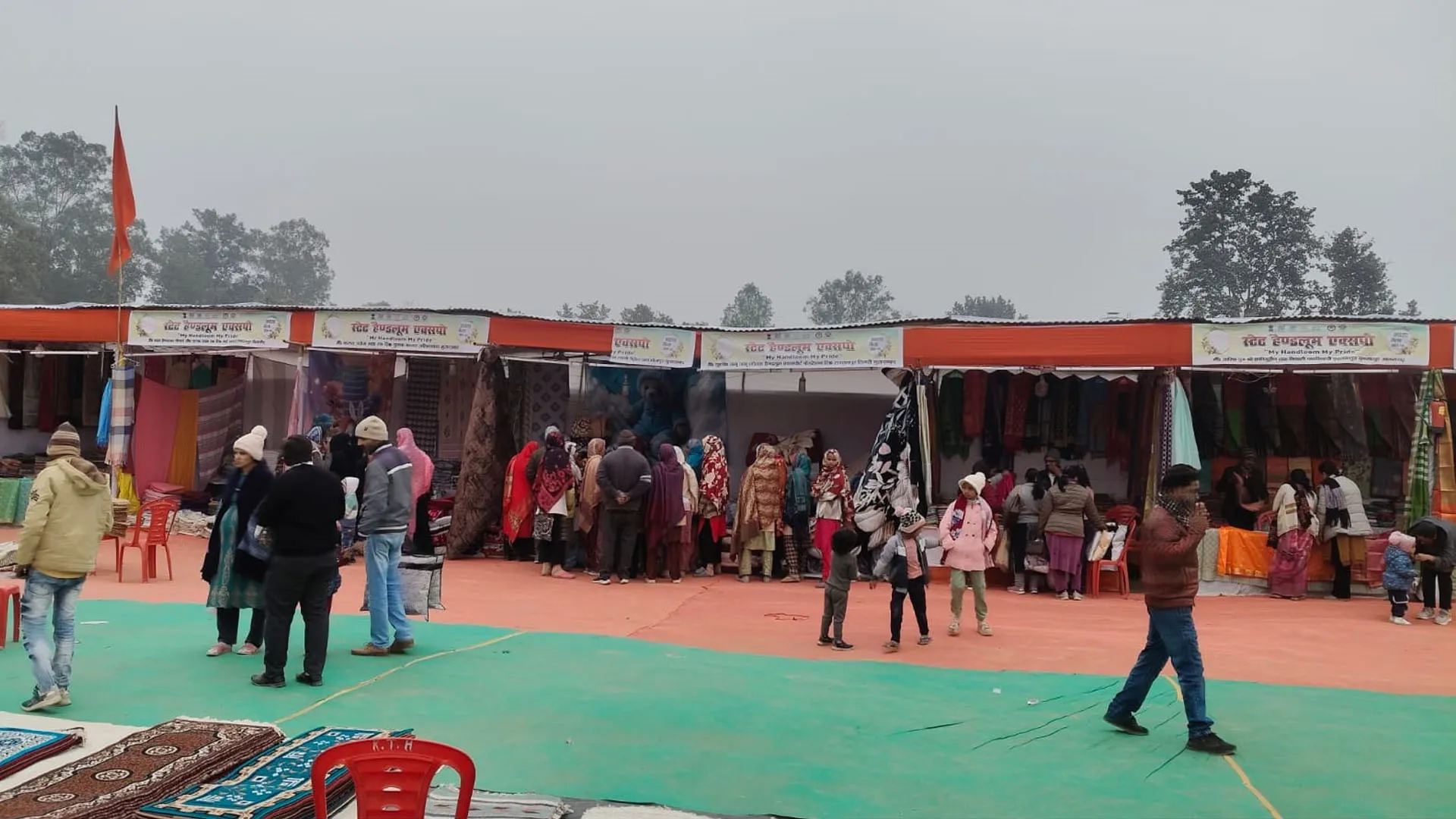 Moradabad: सीतापुर की डोरमेट और दारियां खींच रही ध्यान, प्रदेश भर के उत्पाद एक ही छत के नीचे मिलेंगे