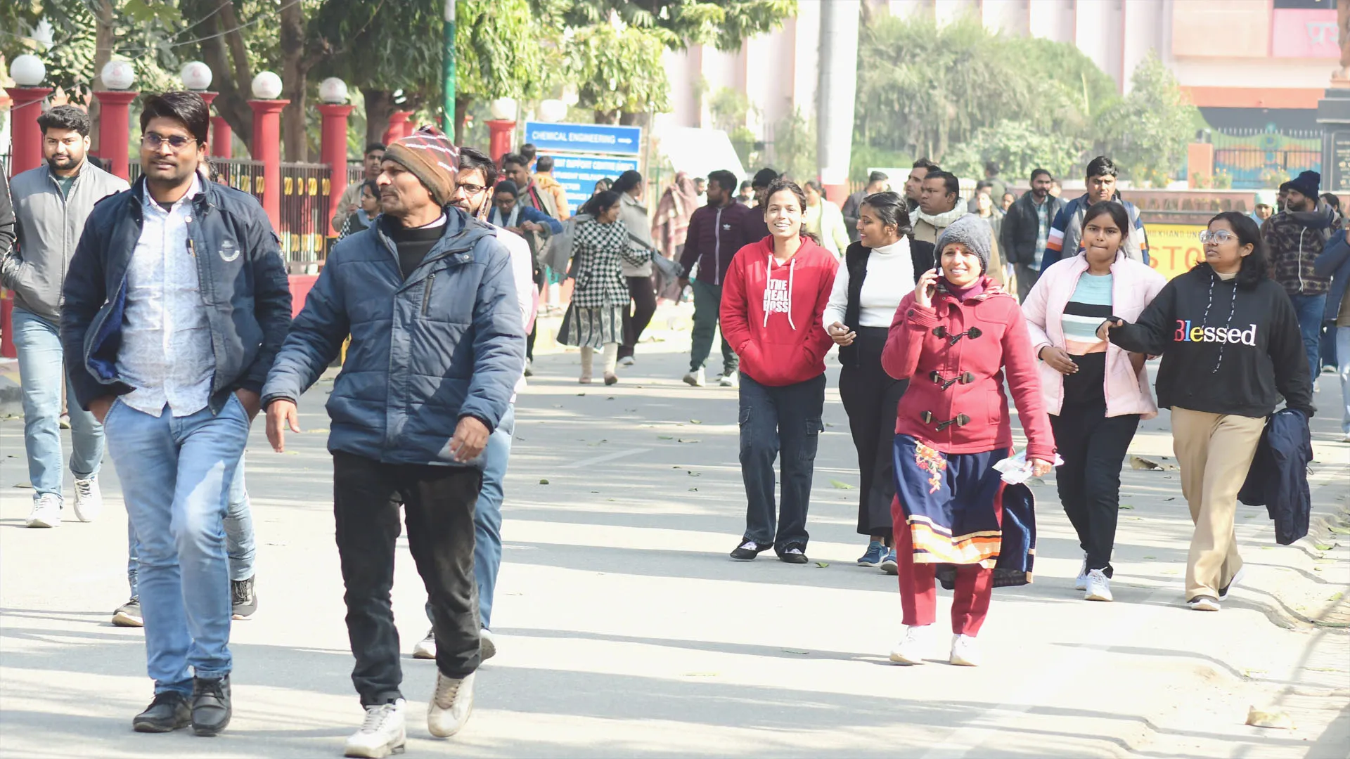 Bareilly : धूप खिलने से मिली राहत, तेज हवाओं से लुढ़का पारा