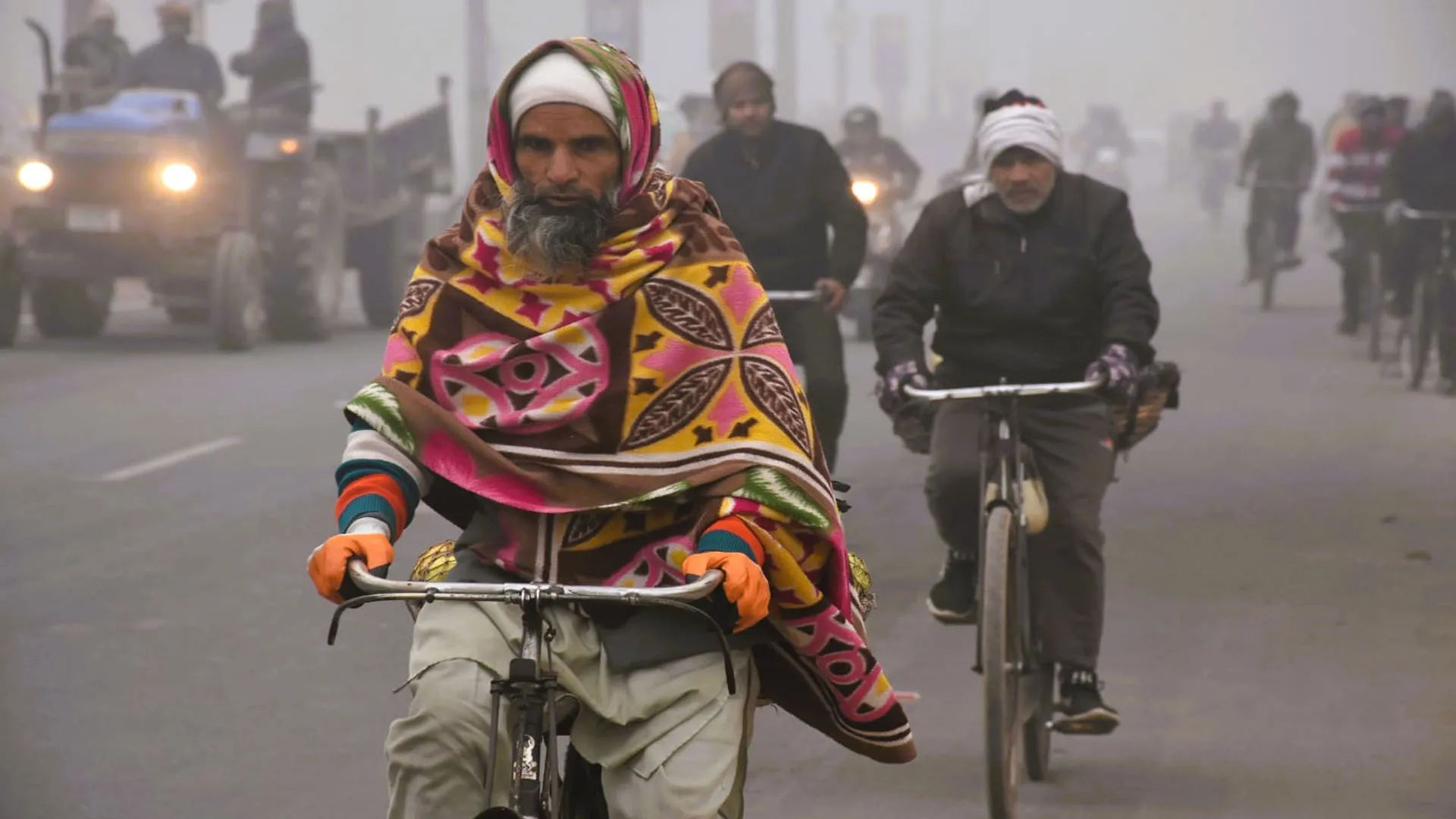 Moradabad: कोहरा और बर्फीली हवा से नए साल की शुरुआत, 17 डिग्री अधिकतम और 9 डिग्री न्यूनतम तापमान 