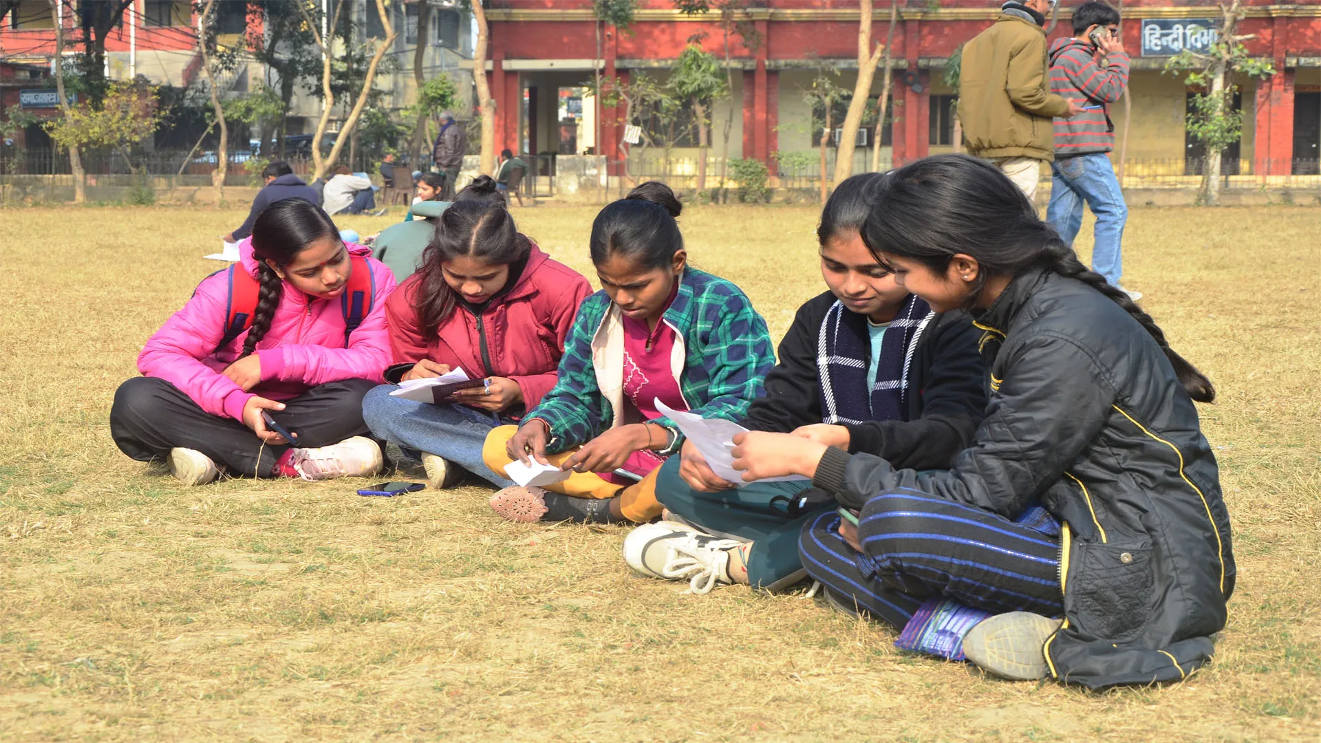 Bareilly : सीजन की सबसे ठंडी रात...दिन में धूप से मिली राहत