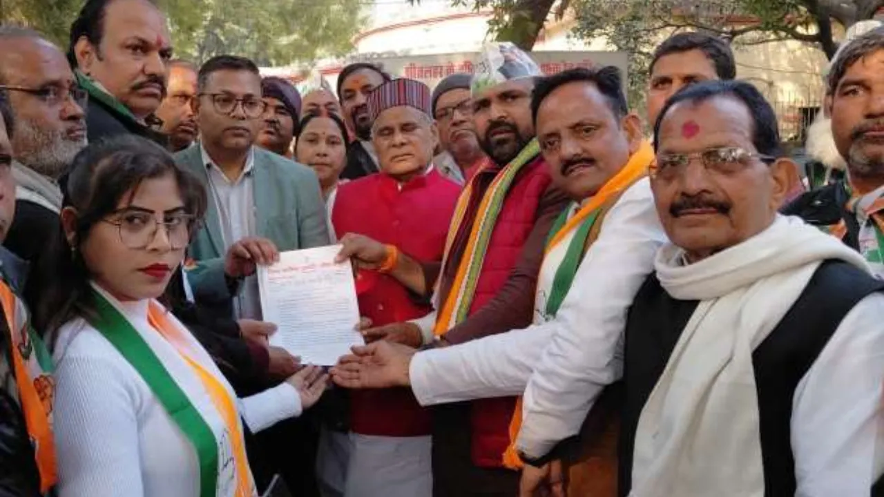 मणिकर्णिका घाट पर मंदिर तोड़े जाने के विरोध में कांग्रेस का प्रदर्शन, राज्यपाल को भेजा ज्ञापन