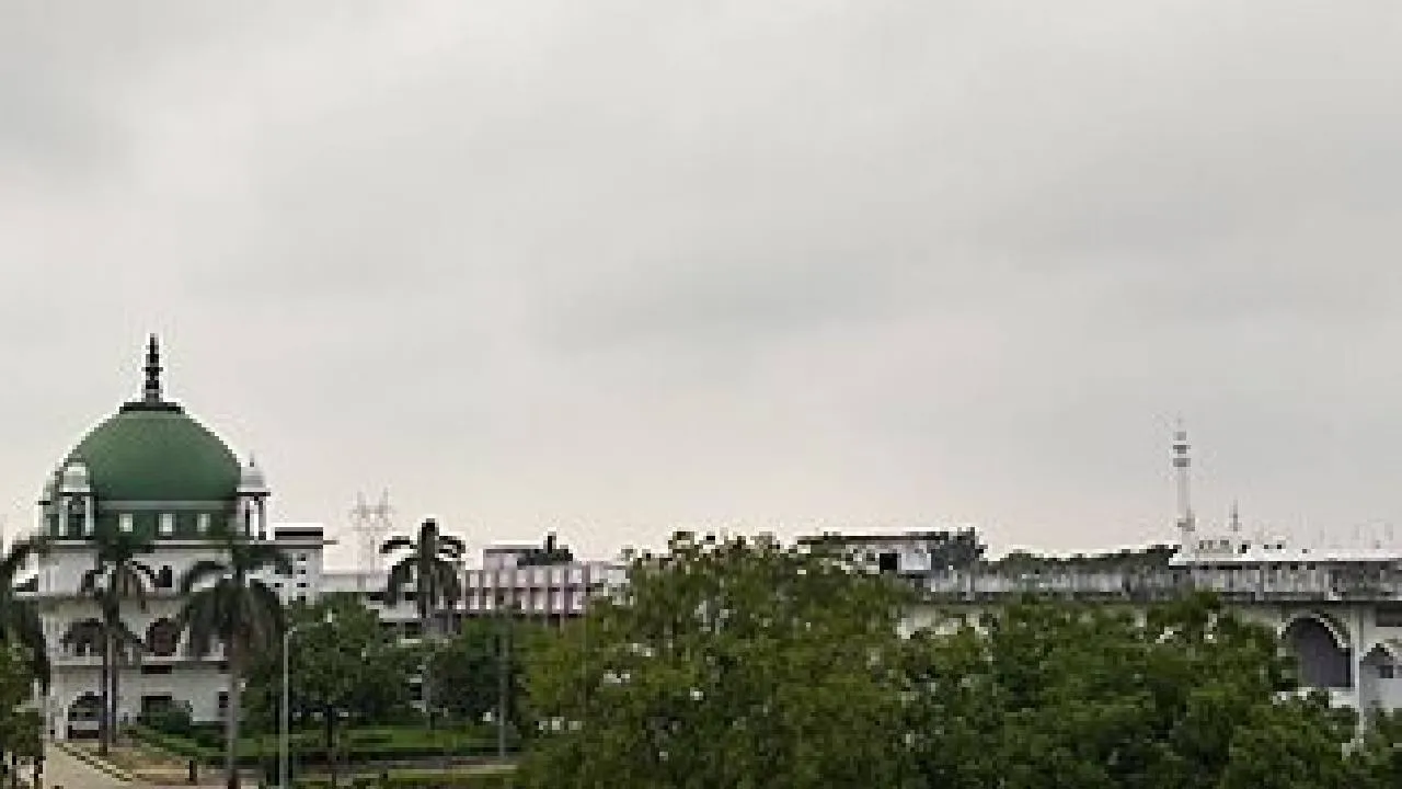 राष्ट्रविरोधी गतिविधियों के आरोप में बड़ा एक्शन: आजमगढ़ के प्रसिद्ध मदरसा अशरफिया की मान्यता रद्द