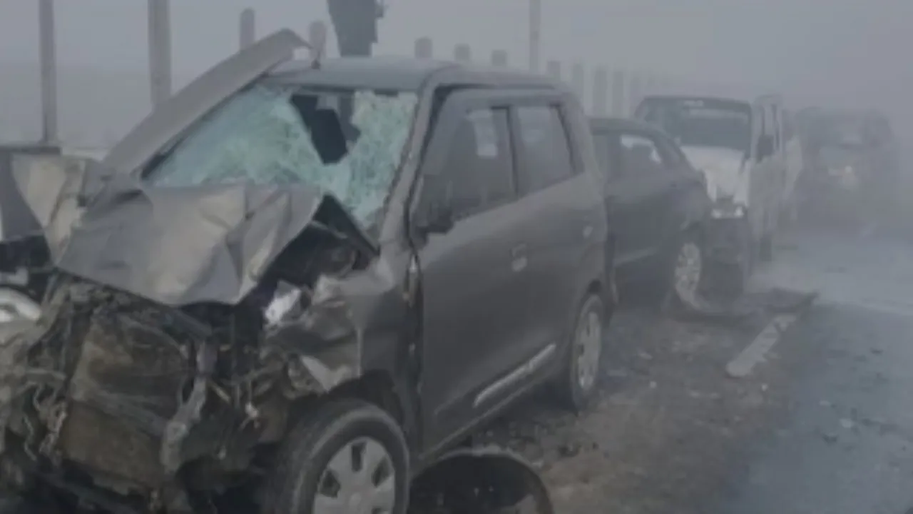 बागपत में हुआ भीषण सड़क हादसा, आपस में टकराईं कई गाड़ियां, दर्जन भर से ज्यादा लोग घायल