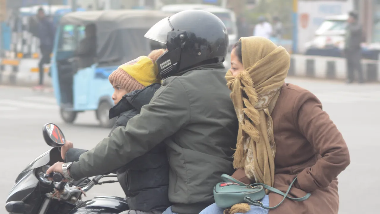 Up Weather: शीतलहर ने बढ़ाई गलन भरी ठंड, पारा 6 डिग्री पहुंचा, यहां जारी अलर्ट