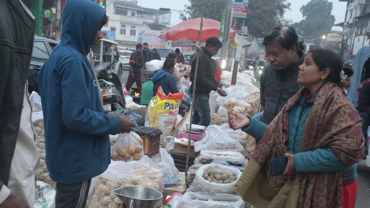 बाजारों में महकने लगे सकट के लड्डू, संतान की लंबी उम्र और सुख-समृद्धि का पर्व सकट कल, जानें शुभ मुहूर्त
