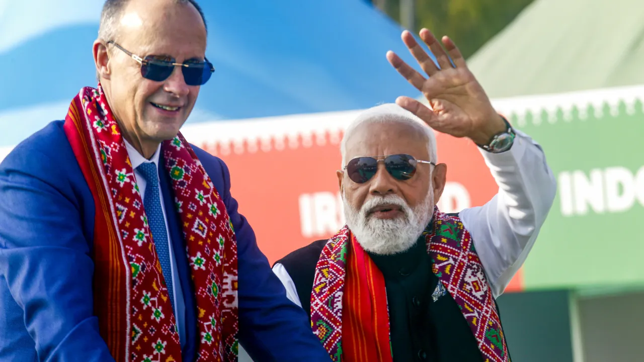 अहमदाबाद में हुआ अंतरराष्ट्रीय पतंग महोत्सव का हुआ आगाज, पीएम मोदी-जर्मन चांसलर ने लिया पतंगबाजी का आनंद, देखें Exclusive Photo