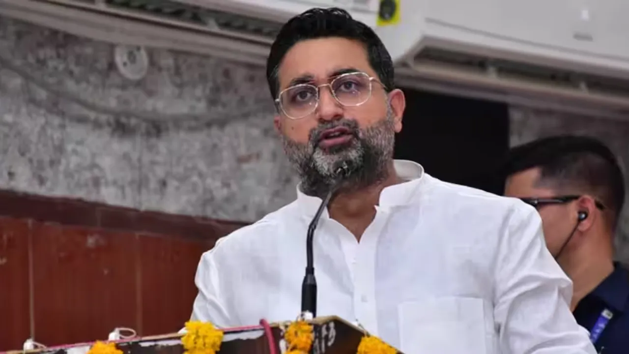 हर यात्रियों की AI से होगी रियल-टाइम निगरानी, मिलेगा आपातकालीन बटन वाला 'स्पेशल बैंड'