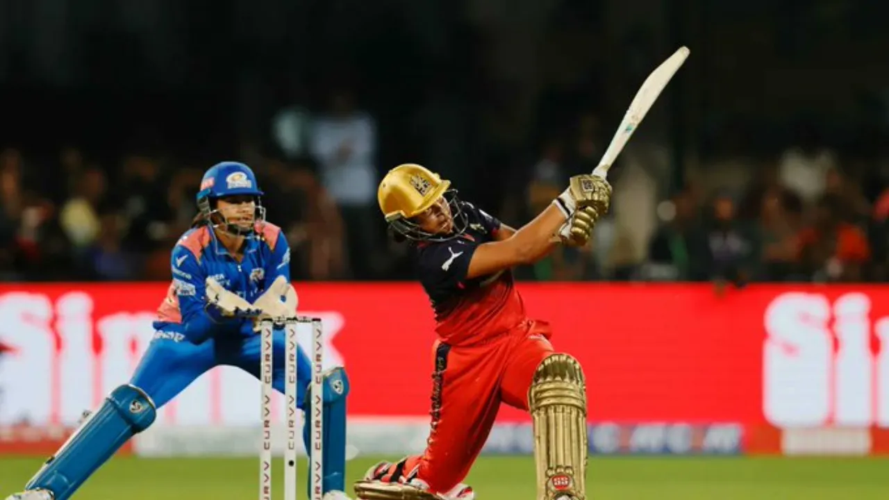 WPL 2026: RCB की टॉप पर धमक vs MI का 'प्लेऑफ बचाओ' मिशन! वडोदरा की गेंदबाजों वाली पिच पर कौन मारेगा बाजी?