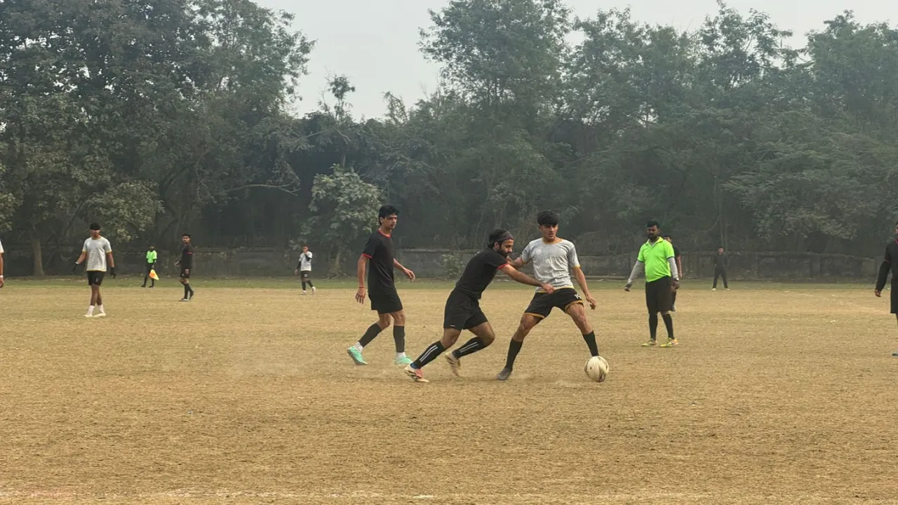 फुटबॉल का रोमांच चरम पर: फॉल्कंस बी और टेक्ट्रो क्लब ने धमाकेदार जीत से पक्का किया सेमीफाइनल का टिकट